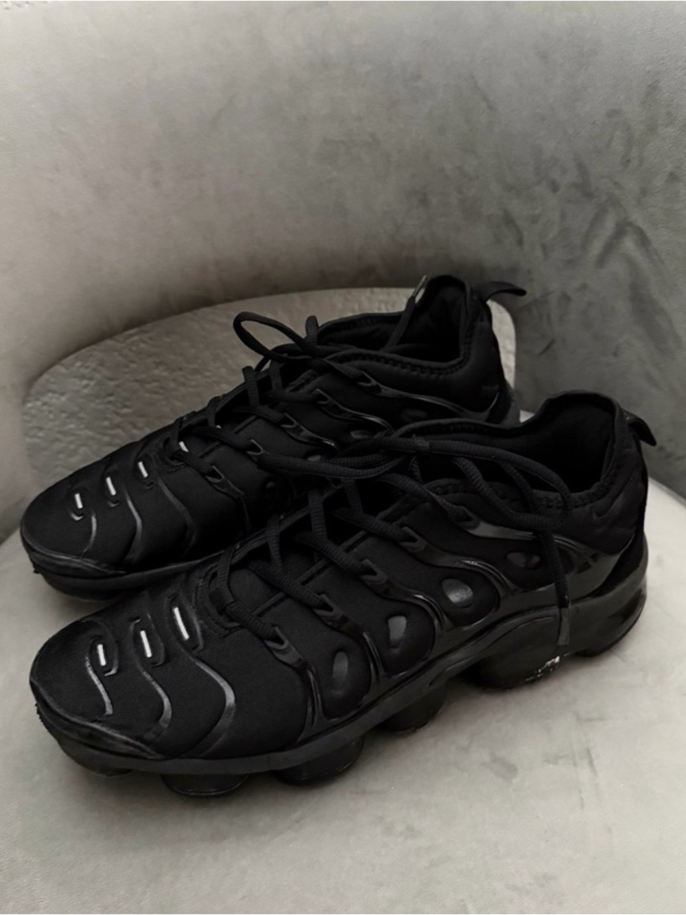 Black/black Nike Vapormax Plus
